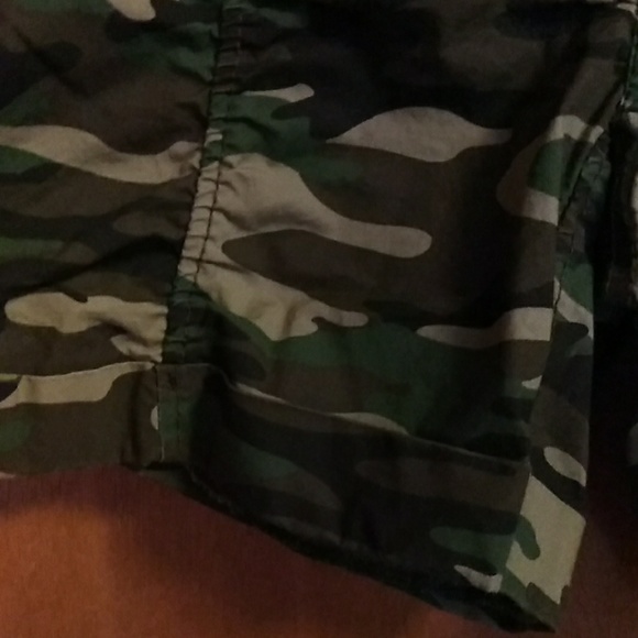 Shorts - Picture 2 of 4